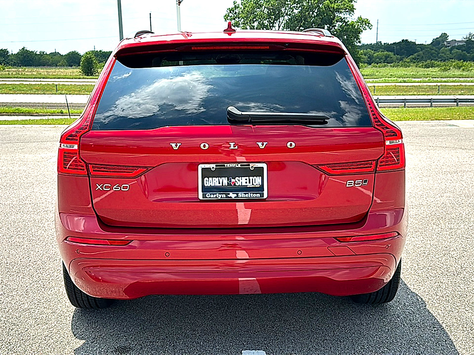 Used 2022 Volvo XC60 B5 Momentum AWD/4WD image 7