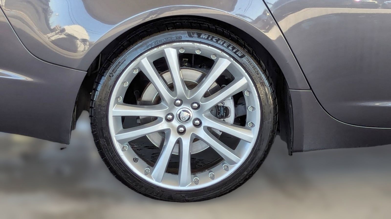 Used 2010 Jaguar XF Premium image 11