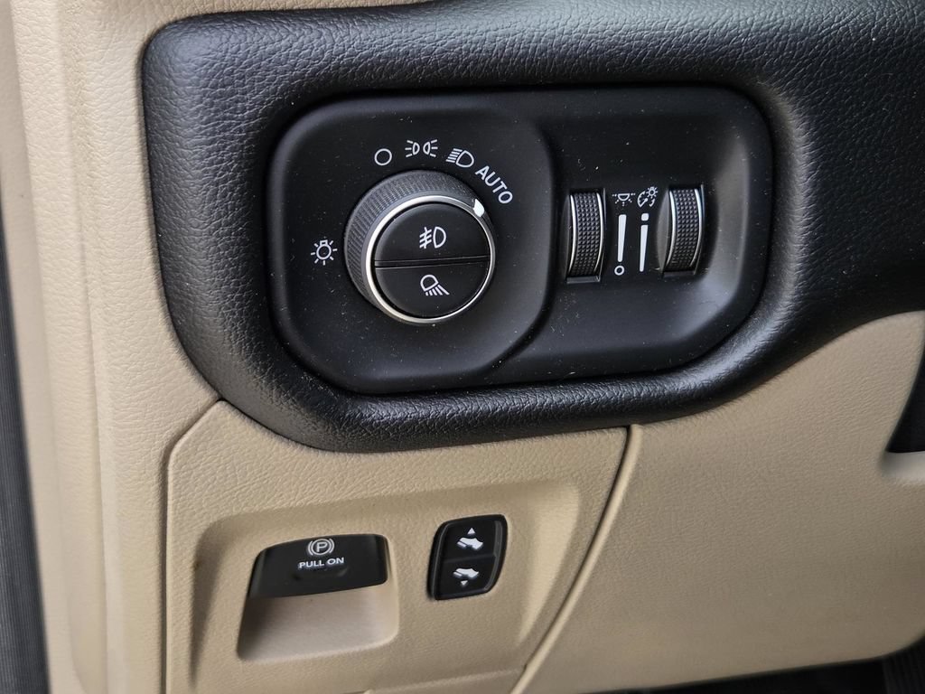 Used 2019 RAM 1500 Big Horn RWD image 21