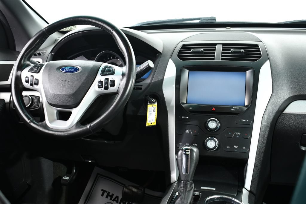Used 2014 Ford Explorer XLT w/ Equipment Group 202A AWD/4WD image 8
