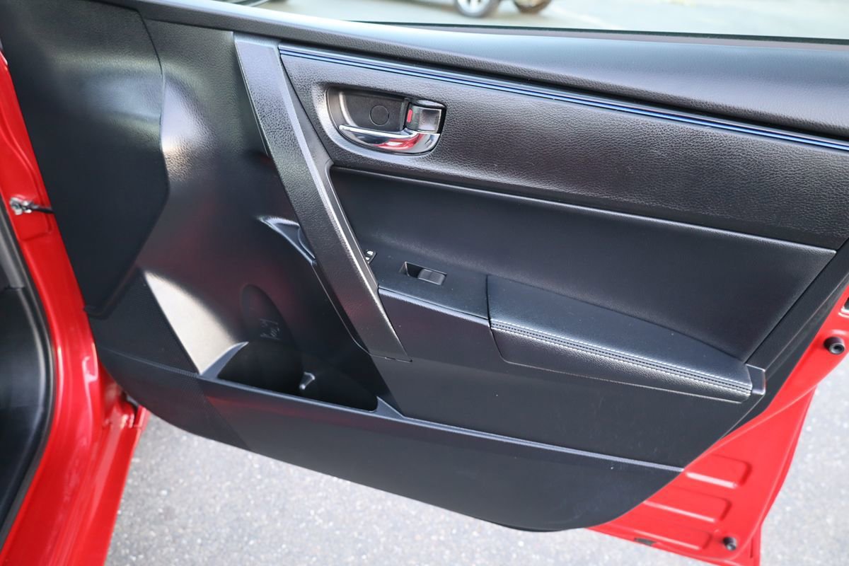Used 2017 Toyota Corolla SE FWD image 15