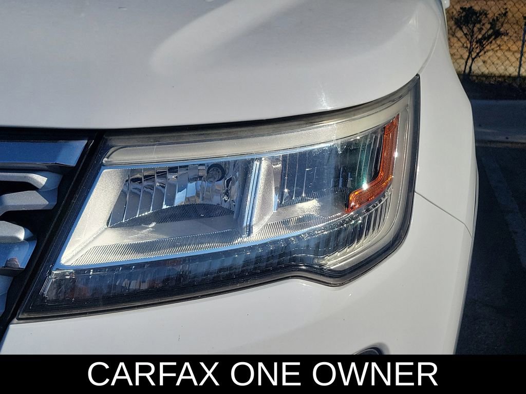 Used 2018 Ford Explorer XLT image 2