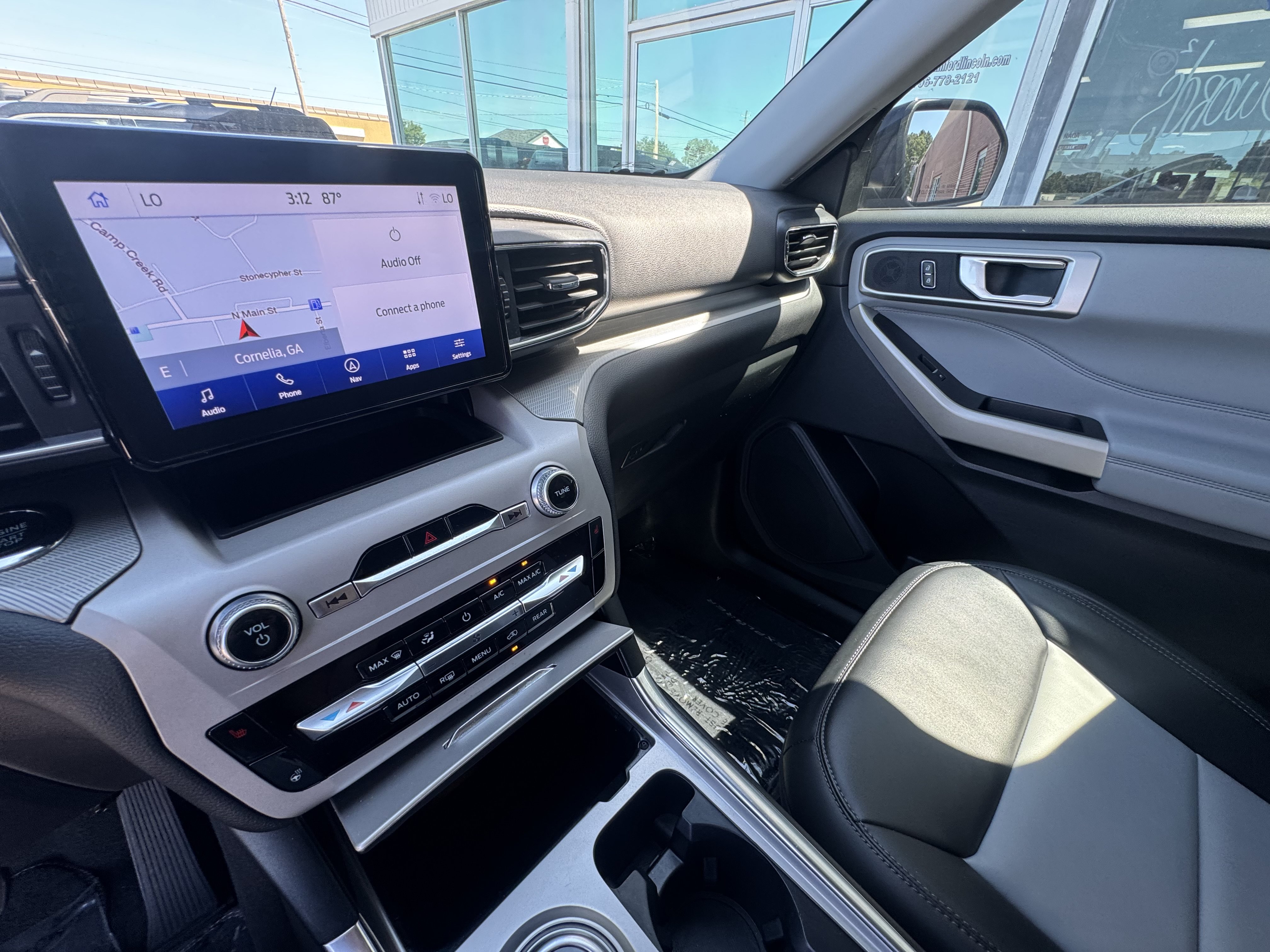 Used 2023 Ford Explorer XLT w/ Equipment Group 202A RWD image 15