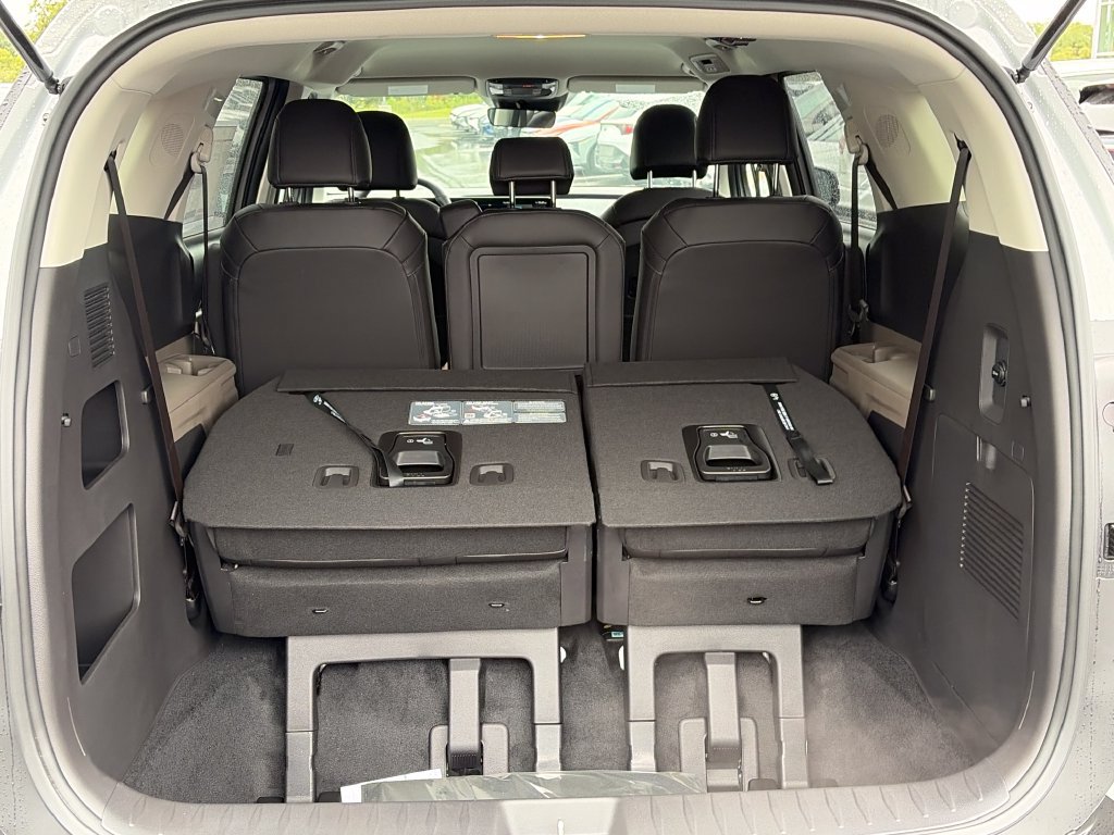 New 2027 Kia Carnival FWD image 7