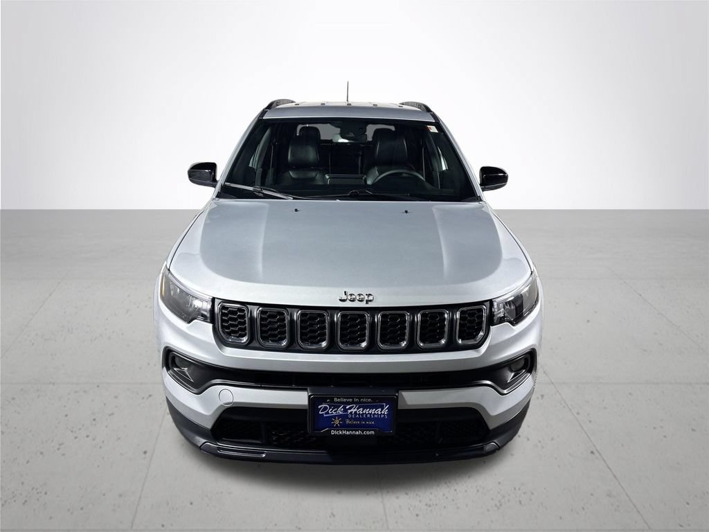 Used 2025 Jeep Compass Latitude AWD/4WD image 3