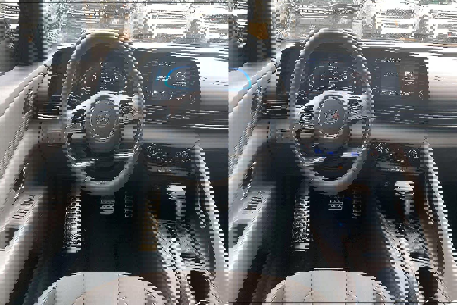 Certified 2025 Hyundai Elantra Sport image 6