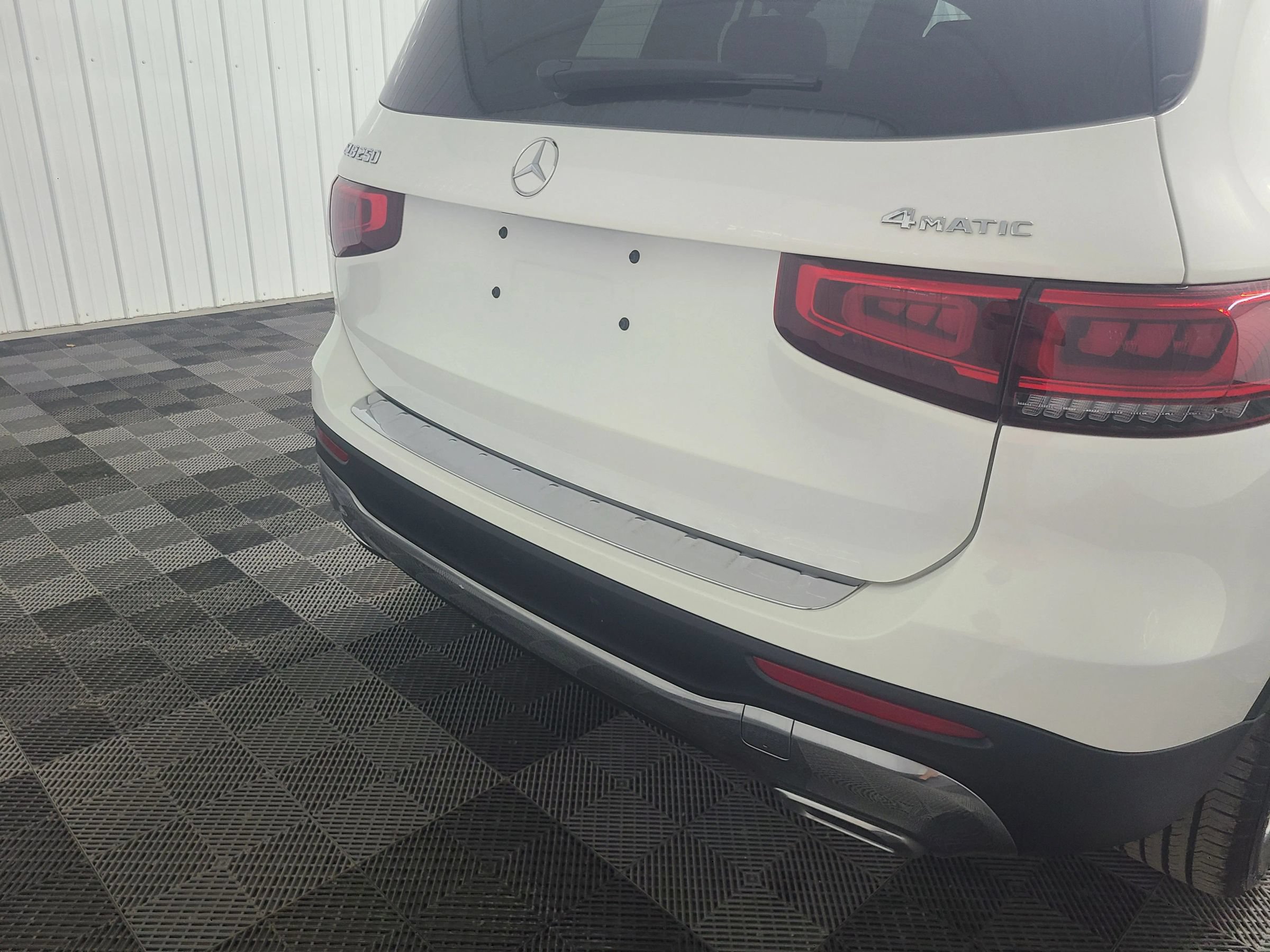 Used 2021 Mercedes-Benz GLB 250 4MATIC image 18