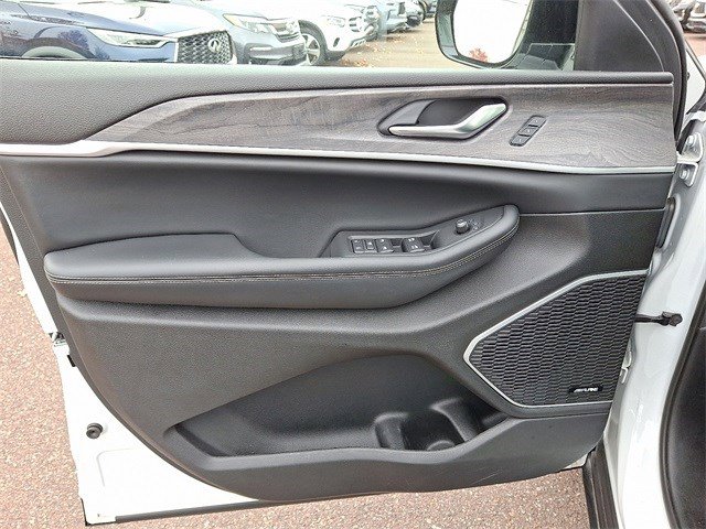 Used 2022 Jeep Grand Cherokee L Limited image 13