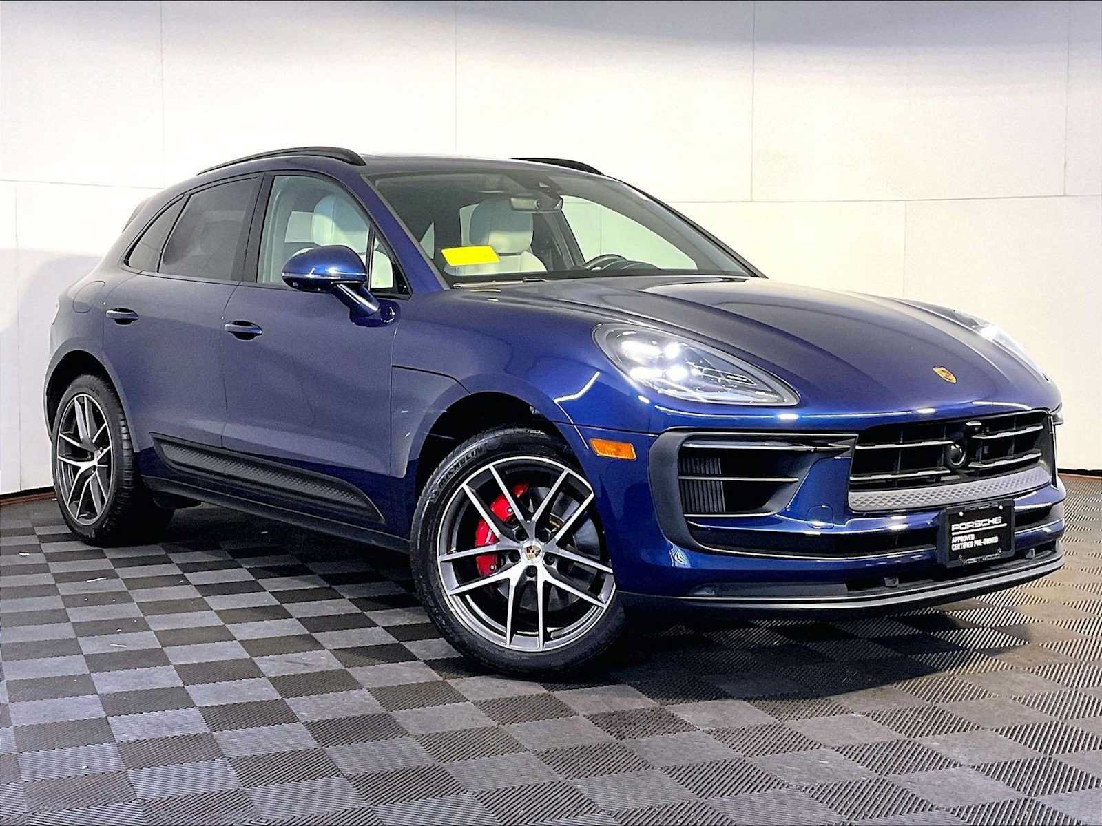Certified 2023 Porsche Macan S AWD/4WD image 9