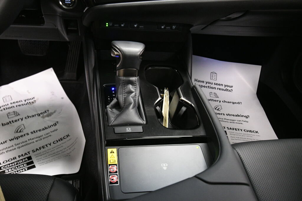 Used 2024 Lexus ES 350 w/ Premium Package image 16