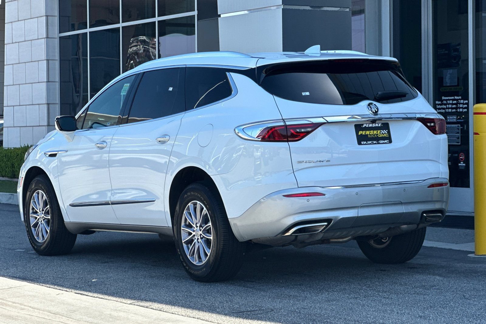 Used 2023 Buick Enclave Essence FWD image 6