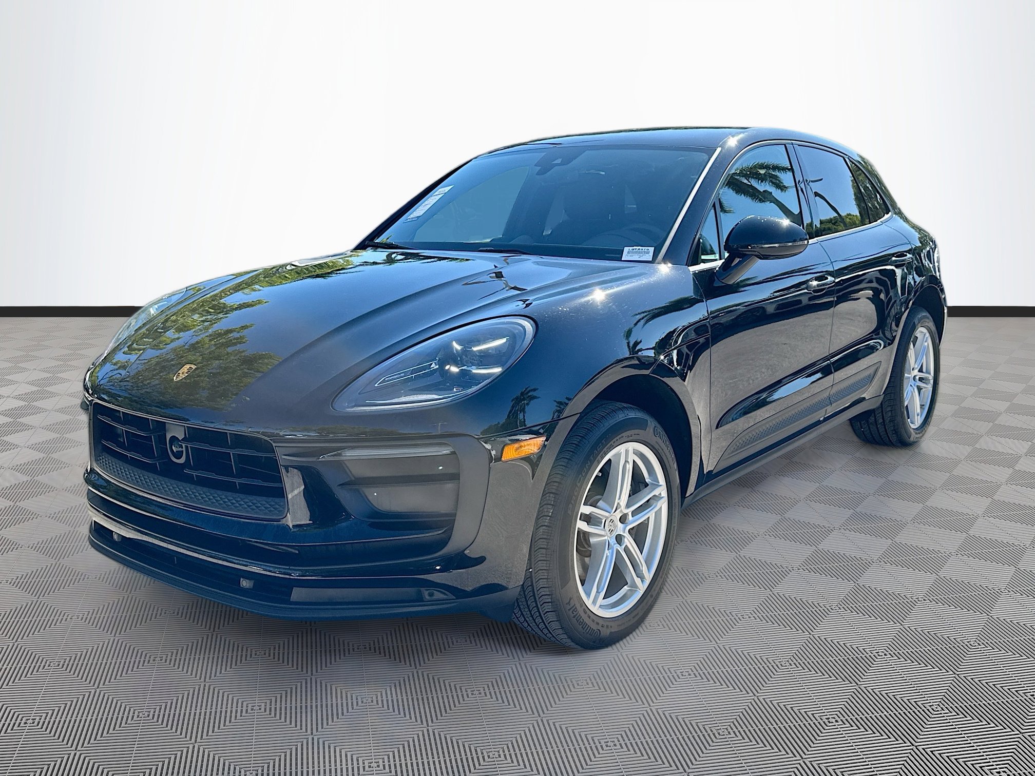 Used 2024 Porsche Macan image 3