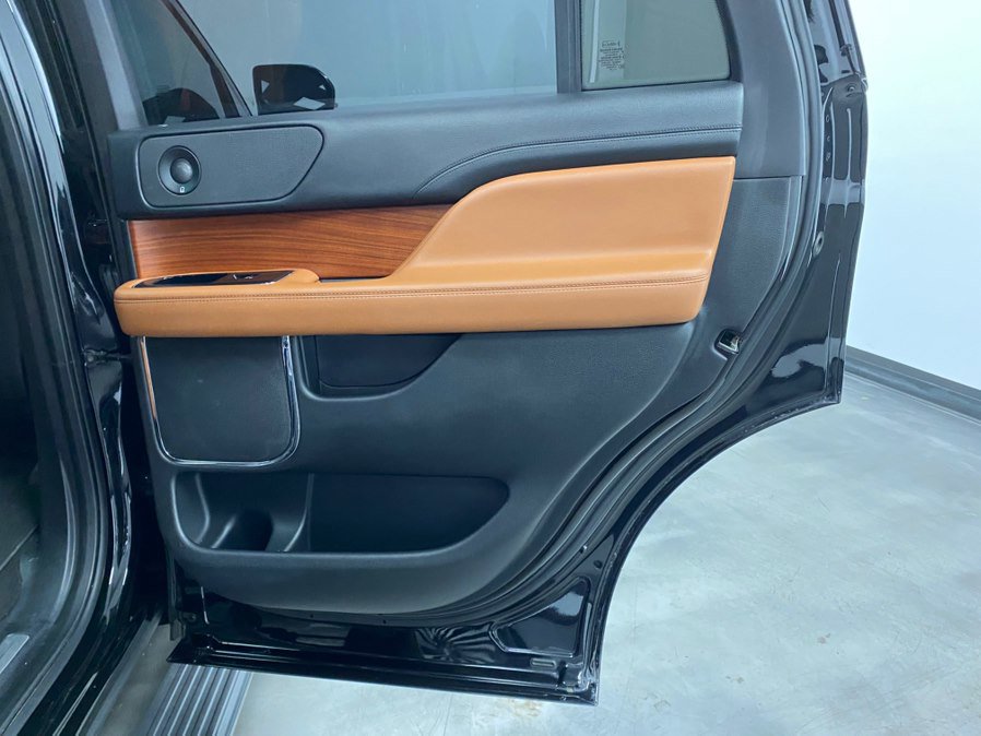 Used 2018 Lincoln Navigator Reserve AWD/4WD image 32