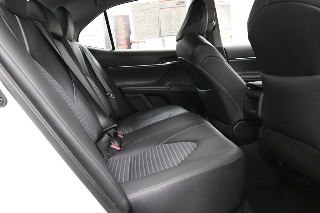 Used 2024 Toyota Camry SE image 22