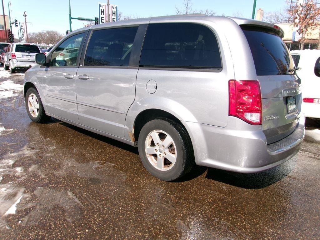 Used 2013 Dodge Grand Caravan SXT w/ Rear Park Assist Pkg FWD image 3