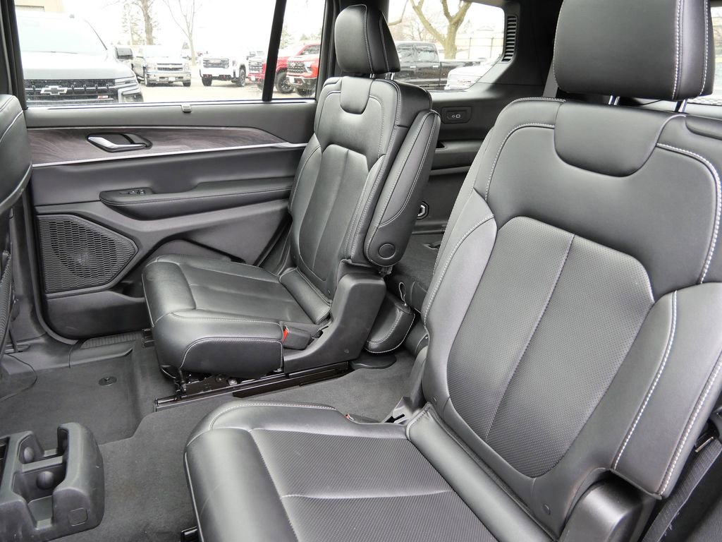 Used 2024 Jeep Grand Cherokee L Limited w/ Luxury Tech Group II image 27