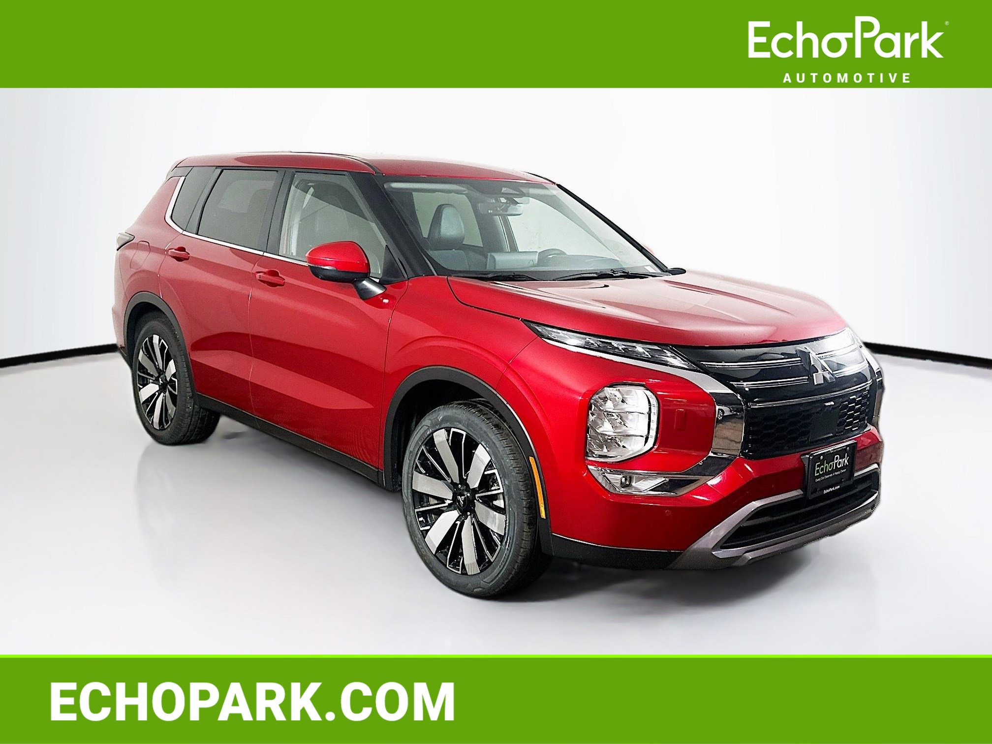 Used 2025 Mitsubishi Outlander SE image 1