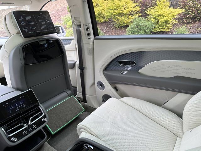 New 2024 Bentley Bentayga Extended Wheelbase image 40