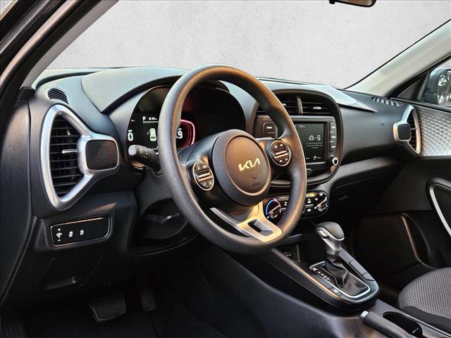 Used 2025 Kia Soul LX w/ LX Technology Package image 10