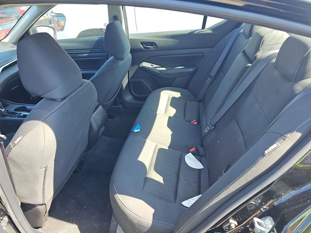 Used 2025 Nissan Altima 2.5 SV FWD image 8