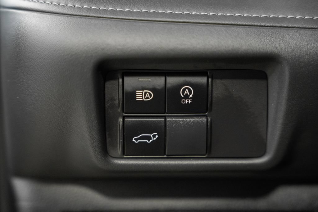 Used 2023 Toyota Highlander LE AWD/4WD image 42