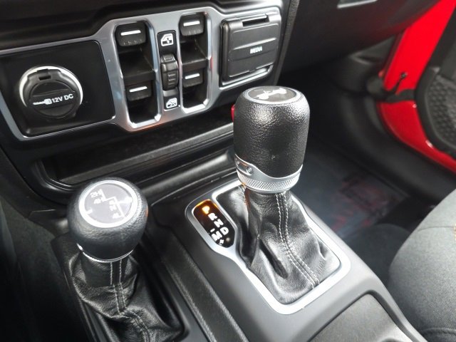 Used 2024 Jeep Wrangler Sport S image 25