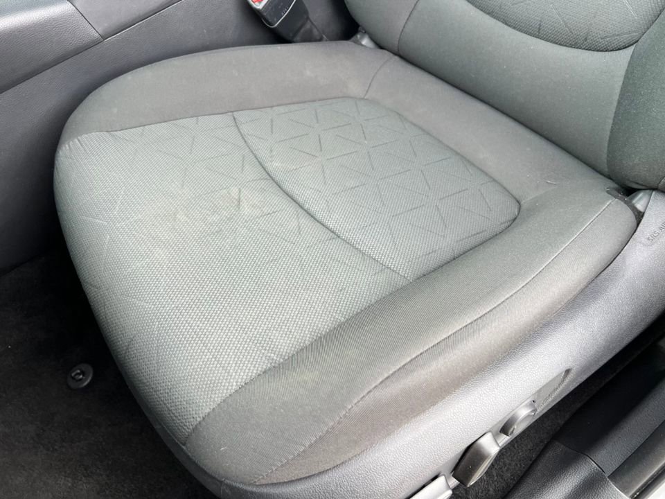 Used 2024 Toyota RAV4 XLE image 9