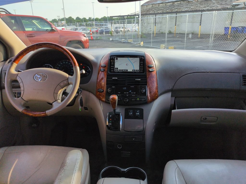 Used 2009 Toyota Sienna XLE FWD image 13