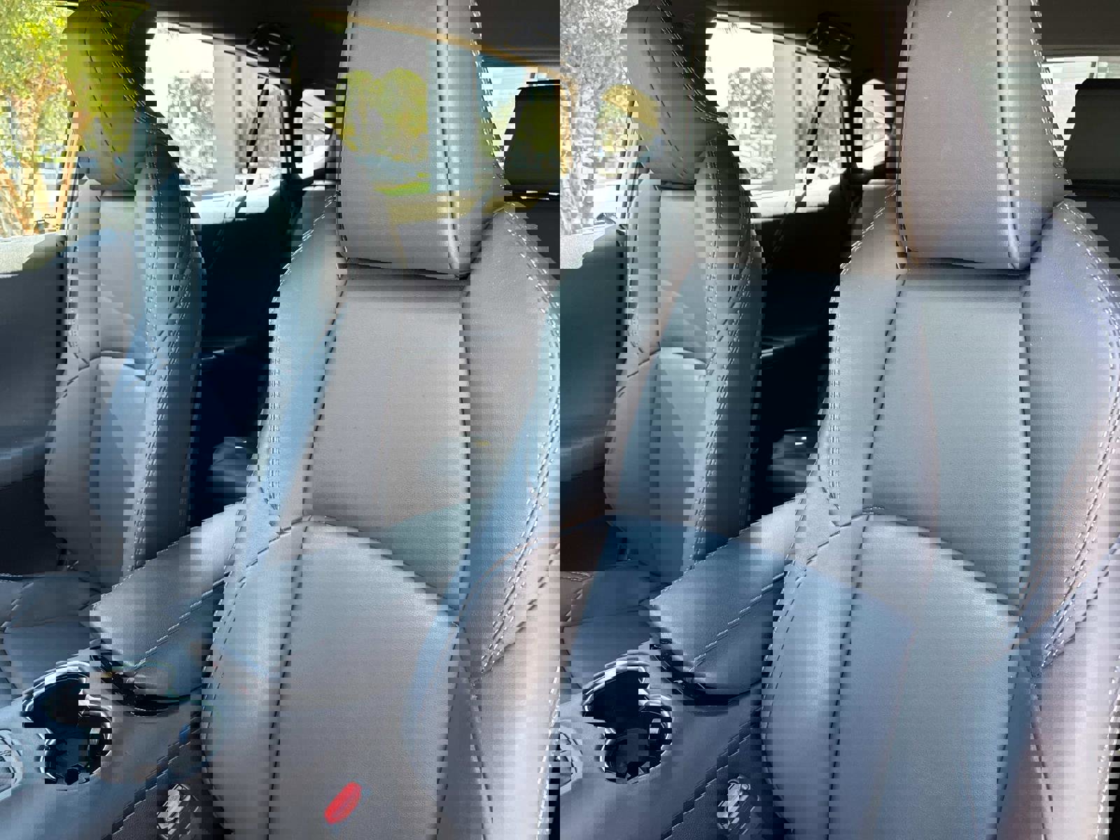 Used 2023 Toyota Venza XLE image 14