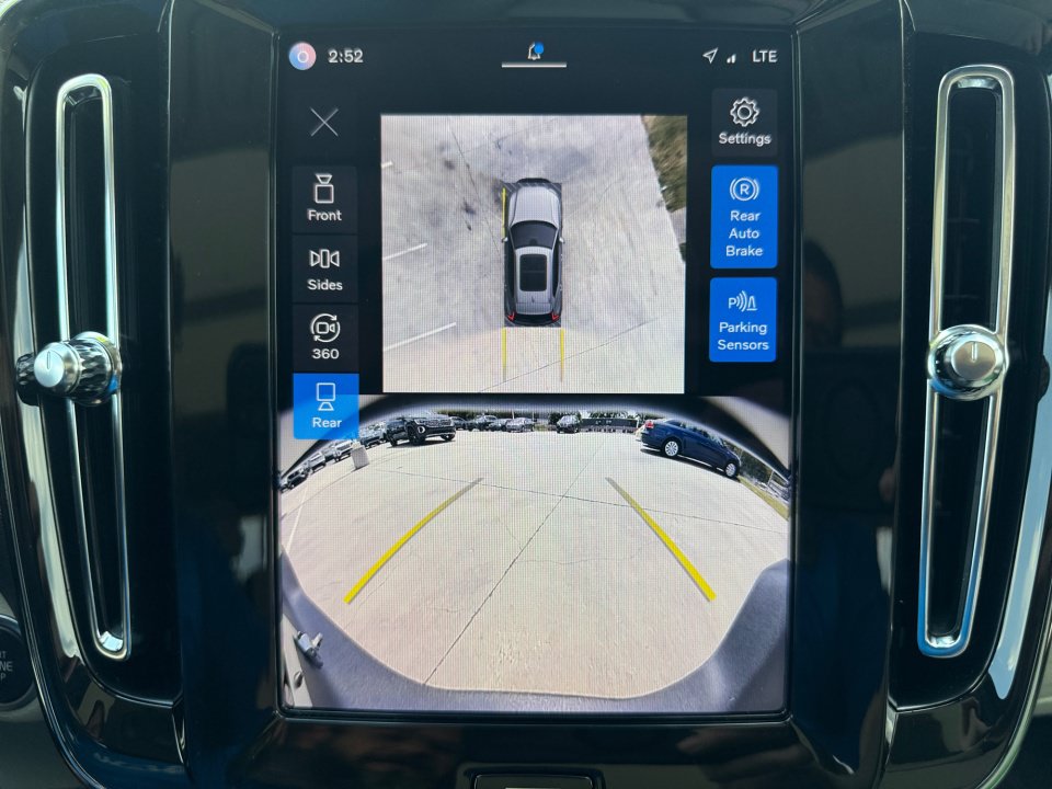 Certified 2025 Volvo XC40 B5 Ultra AWD/4WD image 19