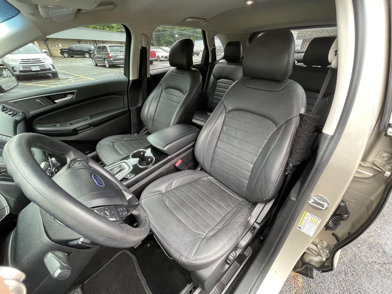 Used 2017 Ford Edge SE w/ Cargo Accessory Package FWD image 13