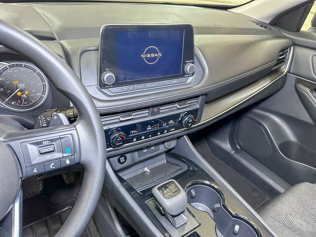 Used 2024 Nissan Rogue SV image 39