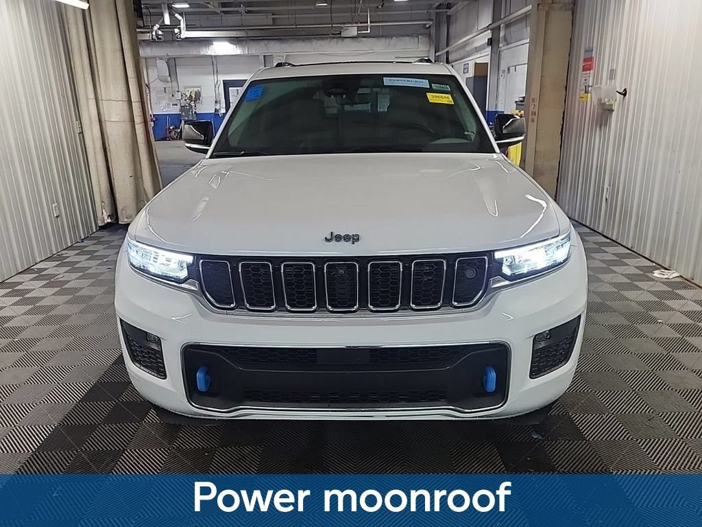 Used 2022 Jeep Grand Cherokee Overland w/ Advanced Protech Group III AWD/4WD image 12