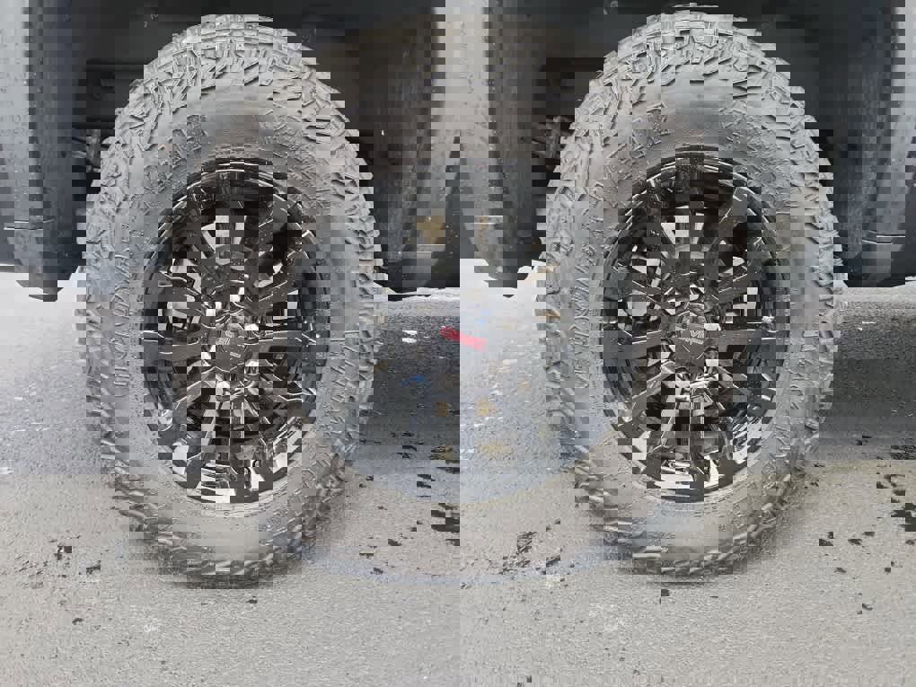 Used 2023 GMC Sierra 1500 AT4X image 11