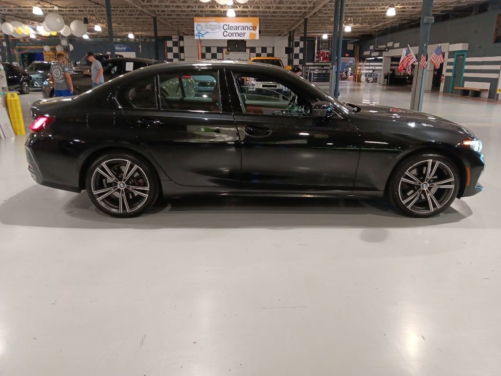 Certified 2023 BMW 330i xDrive Sedan w/ Premium Package AWD/4WD image 5
