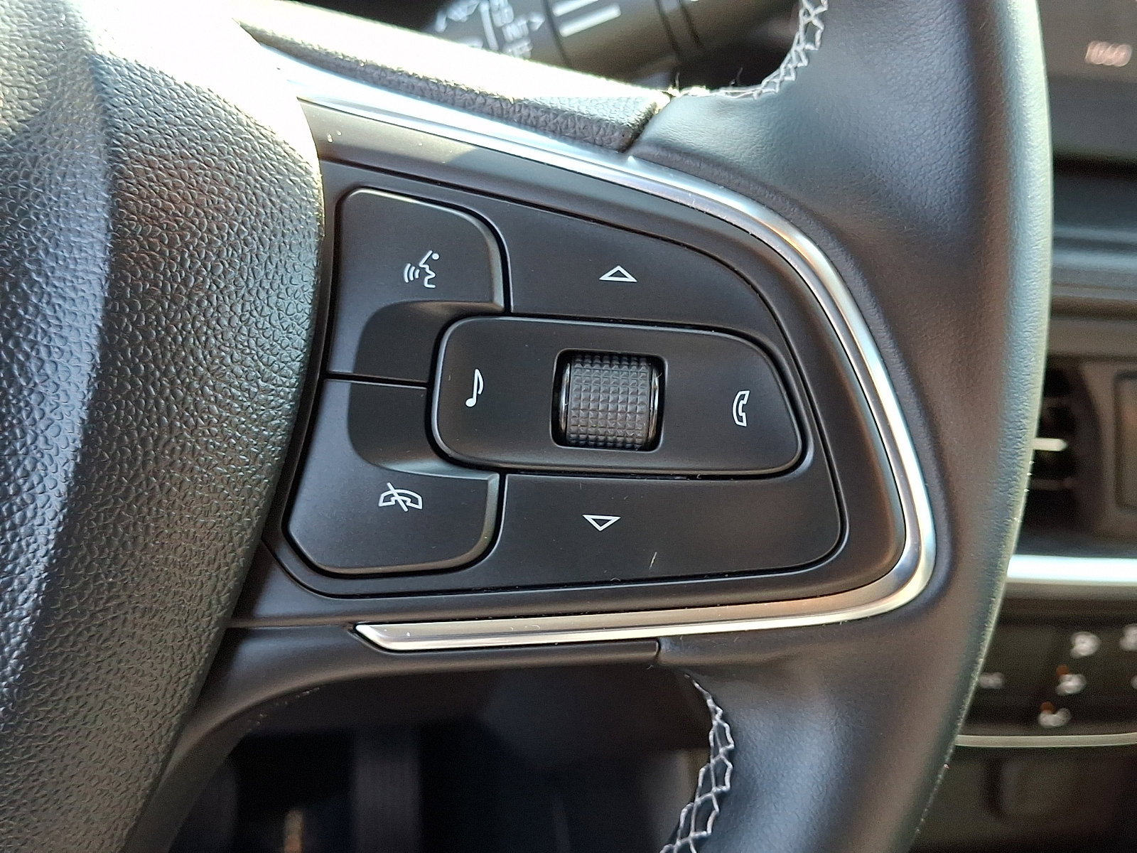 Used 2024 Buick Encore GX Preferred AWD/4WD image 22