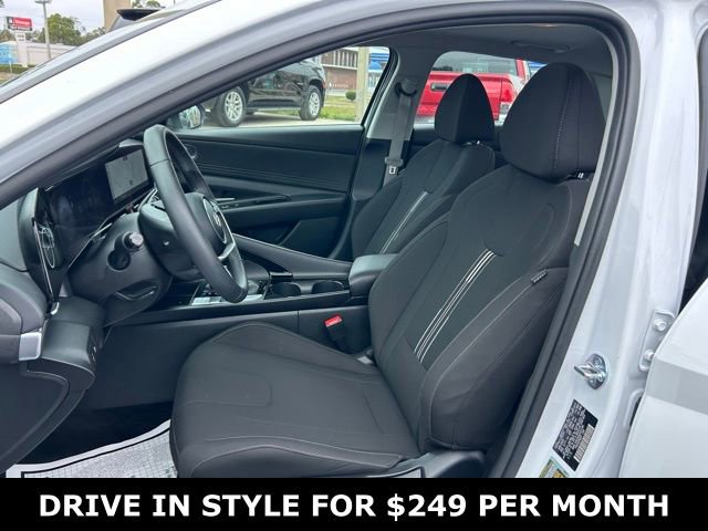 Used 2025 Hyundai Elantra SEL image 14