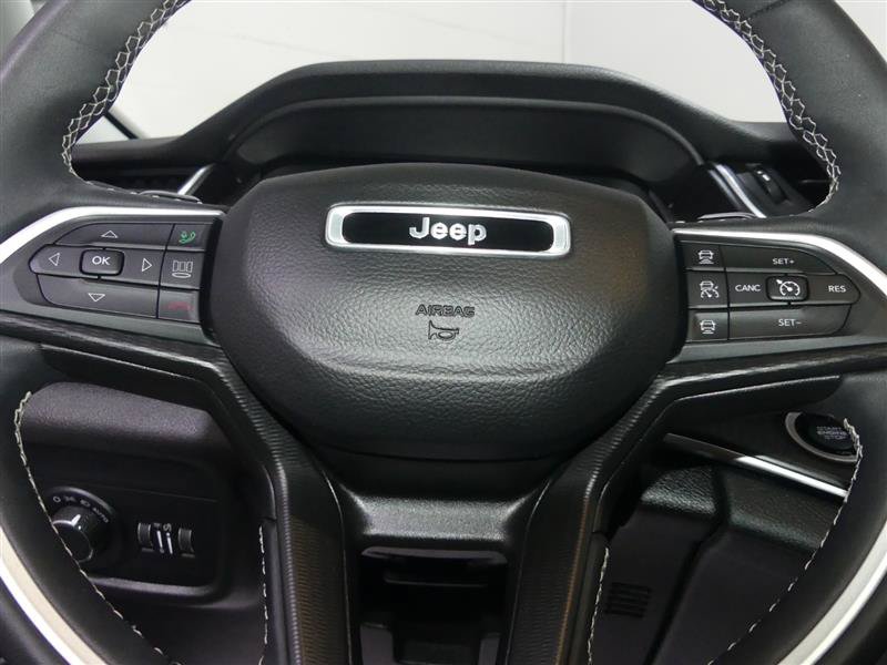 Used 2023 Jeep Grand Cherokee Laredo w/ Luxury Tech Group I AWD/4WD image 32