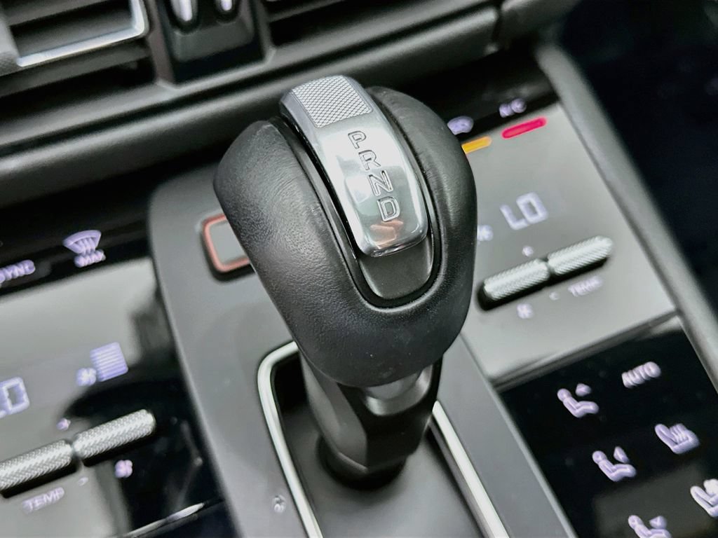 Certified 2024 Porsche Macan AWD/4WD image 19