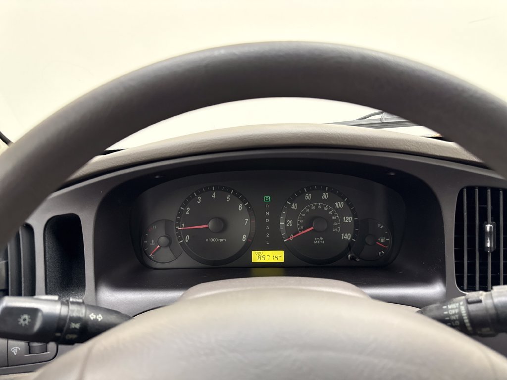 Used 2005 Hyundai Elantra Sedan FWD image 16