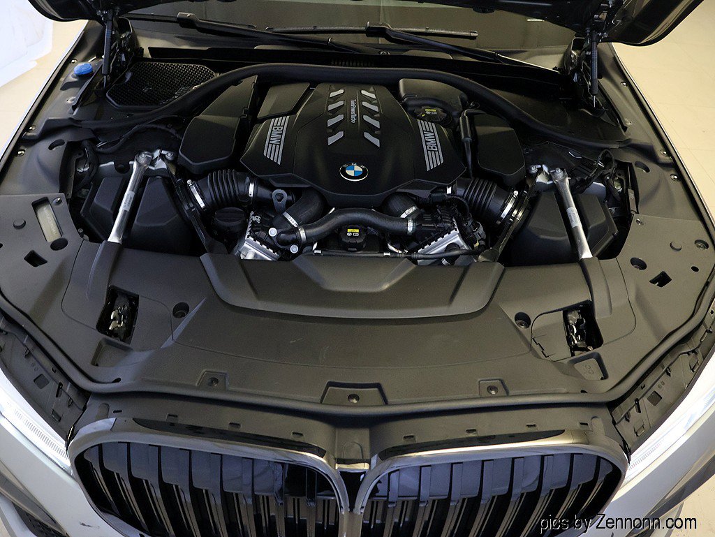 Certified 2022 BMW 750i xDrive w/ Executive Package AWD/4WD image 40