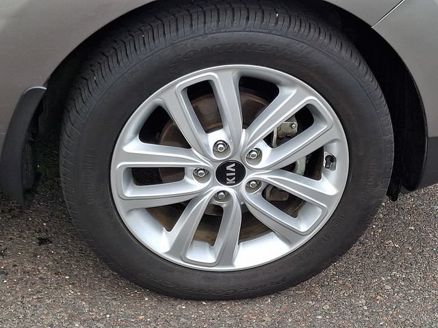Used 2017 Kia Soul + FWD image 8