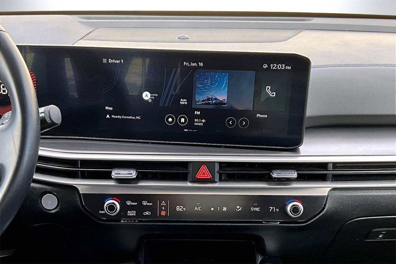 Used 2024 Kia Sorento S image 12