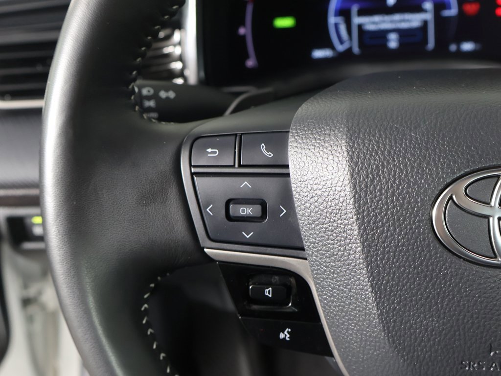 Used 2025 Toyota Camry SE image 36