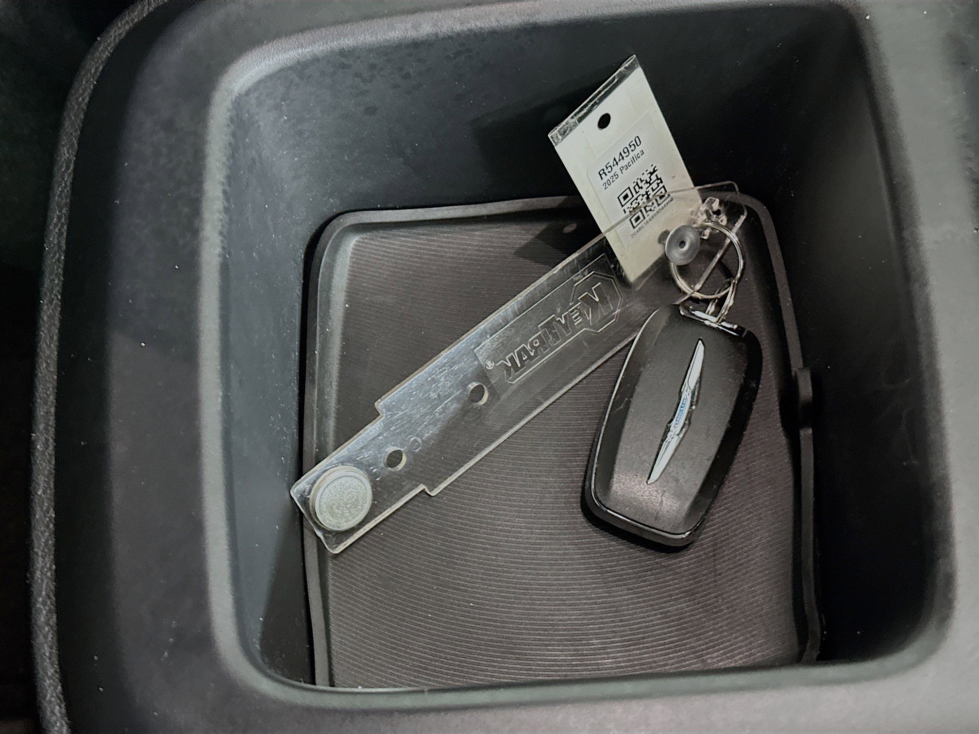 Used 2025 Chrysler Pacifica Select FWD image 33