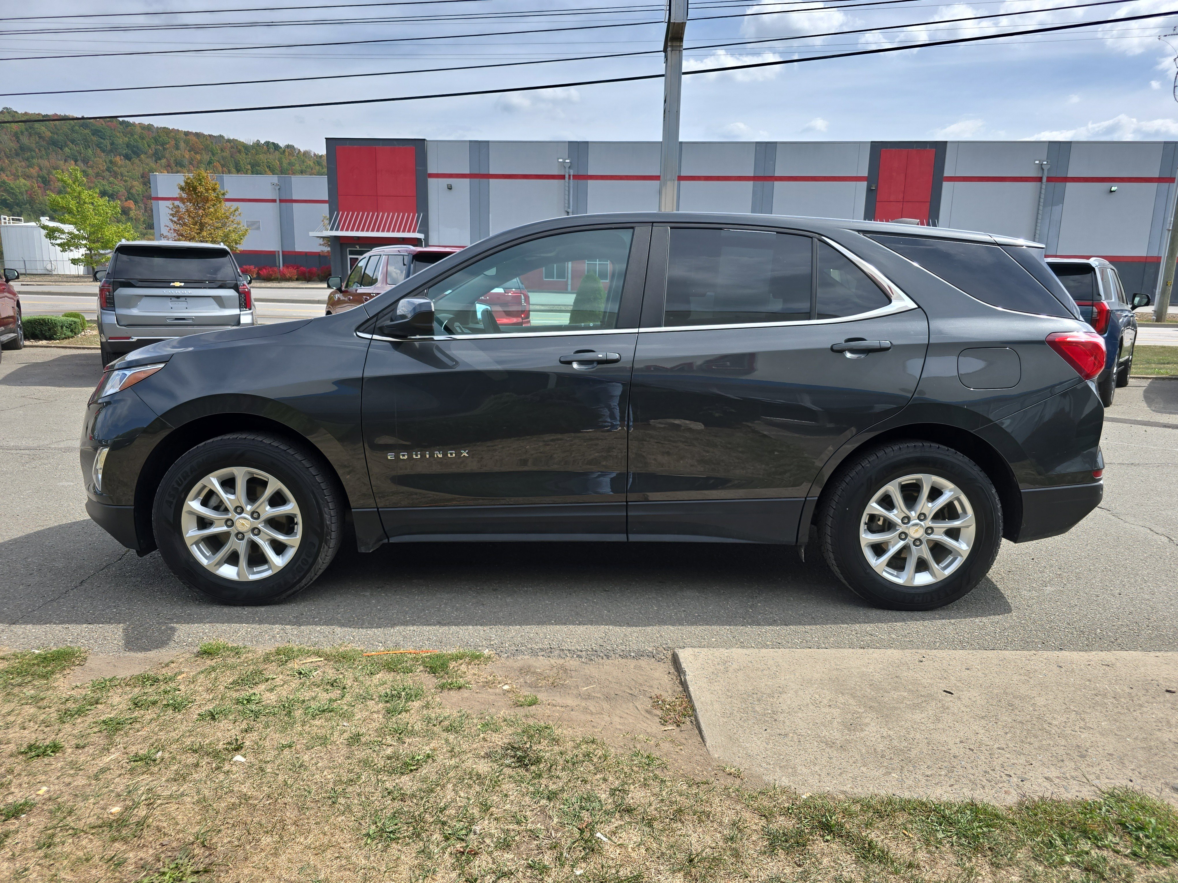 Used 2021 Chevrolet Equinox LT w/ LPO, Cargo Package image 7