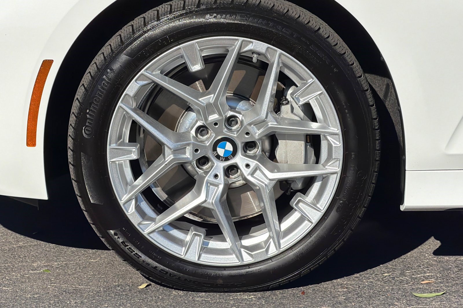 Used 2025 BMW 330i Sedan w/ Premium Package RWD image 37