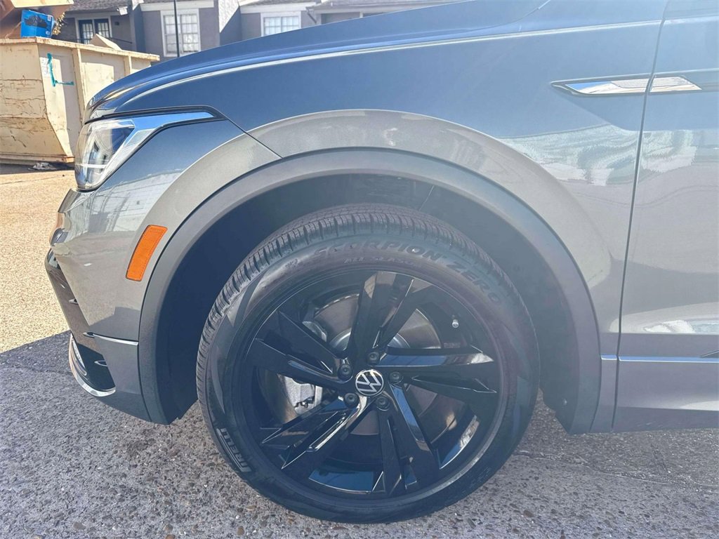 Used 2024 Volkswagen Tiguan SE R-Line image 5