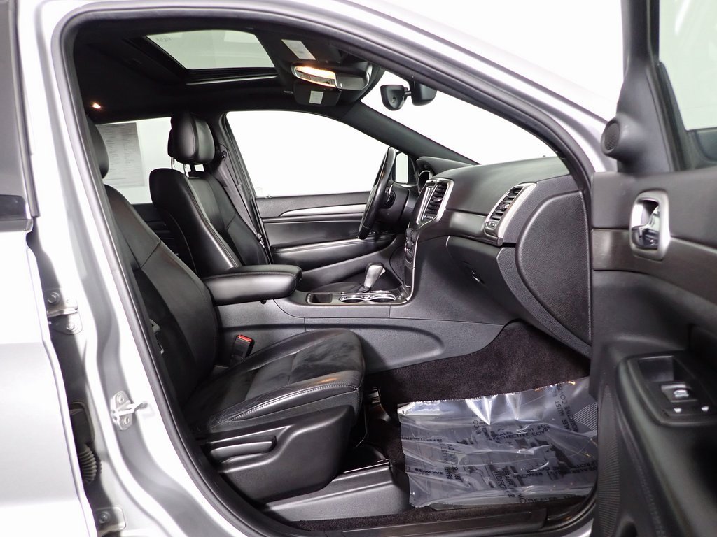 Used 2017 Jeep Grand Cherokee Altitude image 34