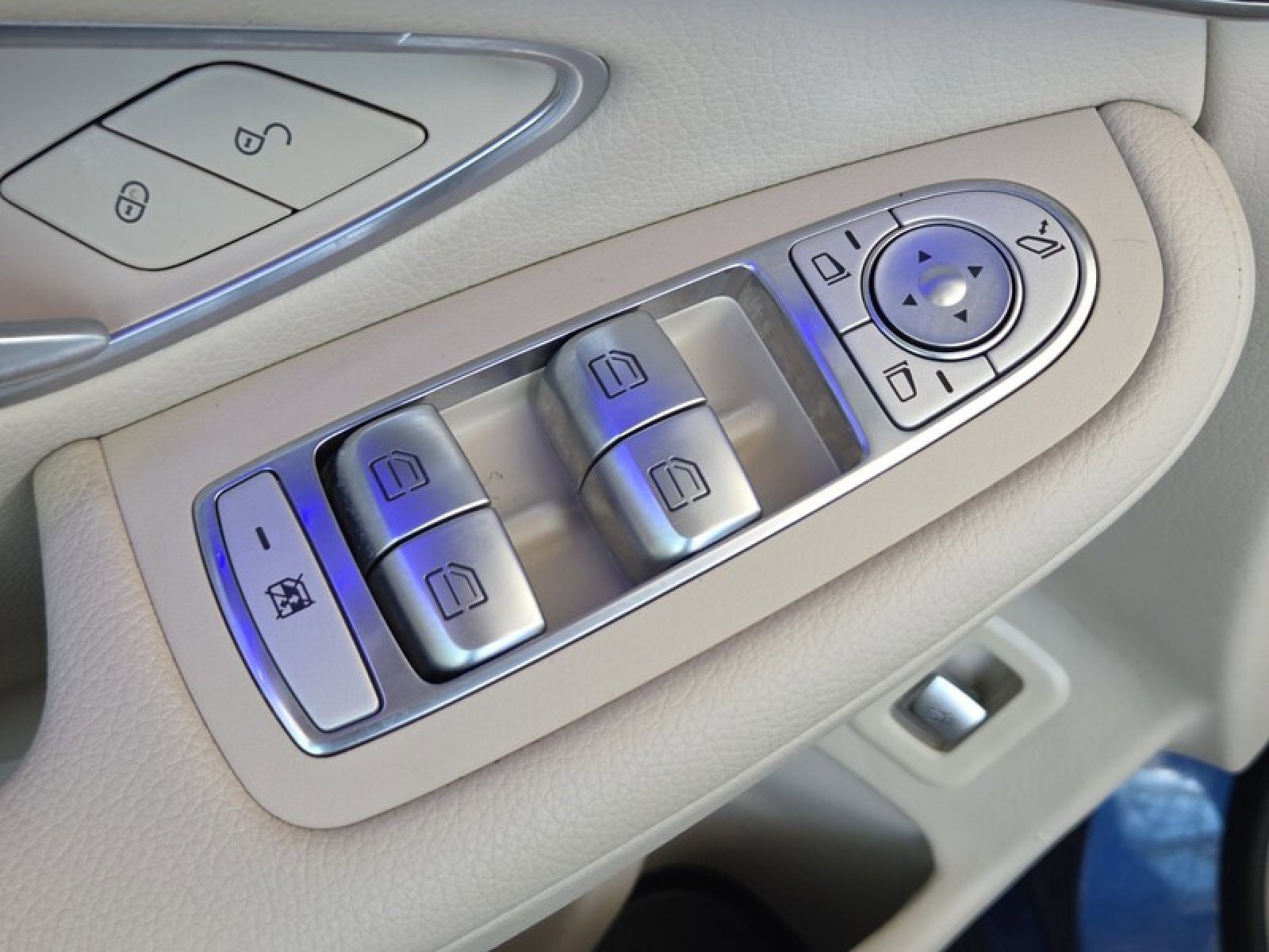Certified 2022 Mercedes-Benz GLC 300 image 23